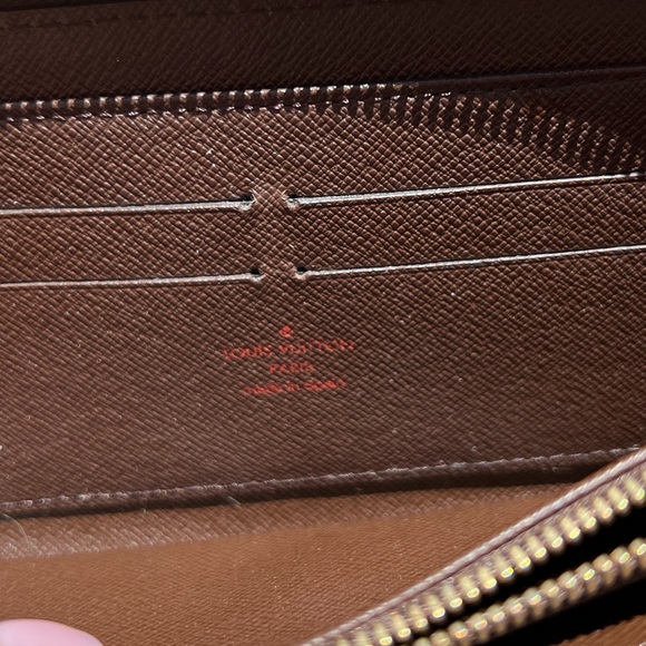 Luis Vuitton Damier Ebene Zippy Wallet - Picture 3 of 4